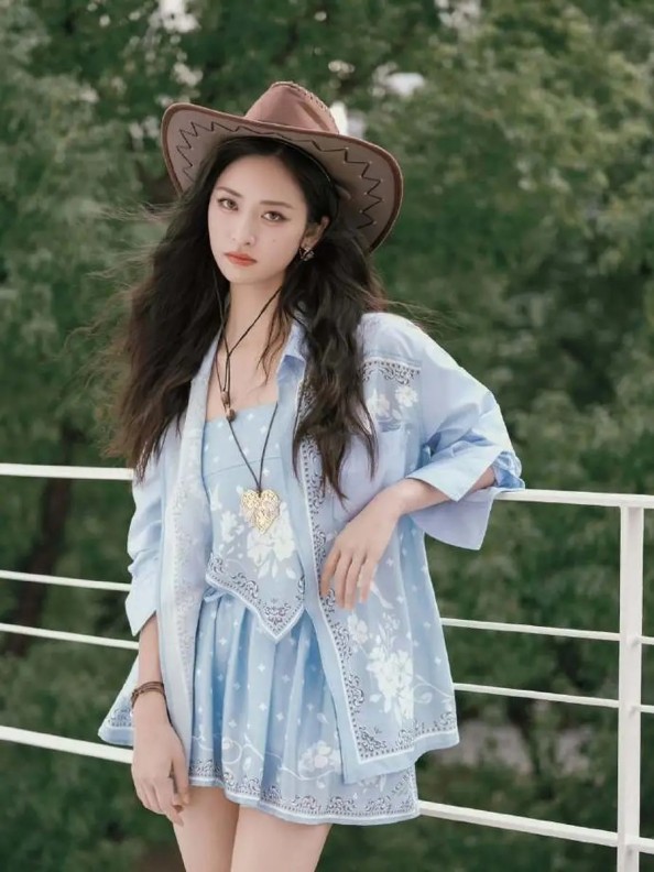 “黑豹”被追授好莱坞达大道之星 妻子西蒙妮出席授星仪式