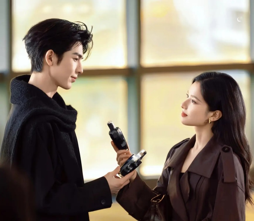 我在网游里被三个AI 贴脸开大，只有Kimi 想救我