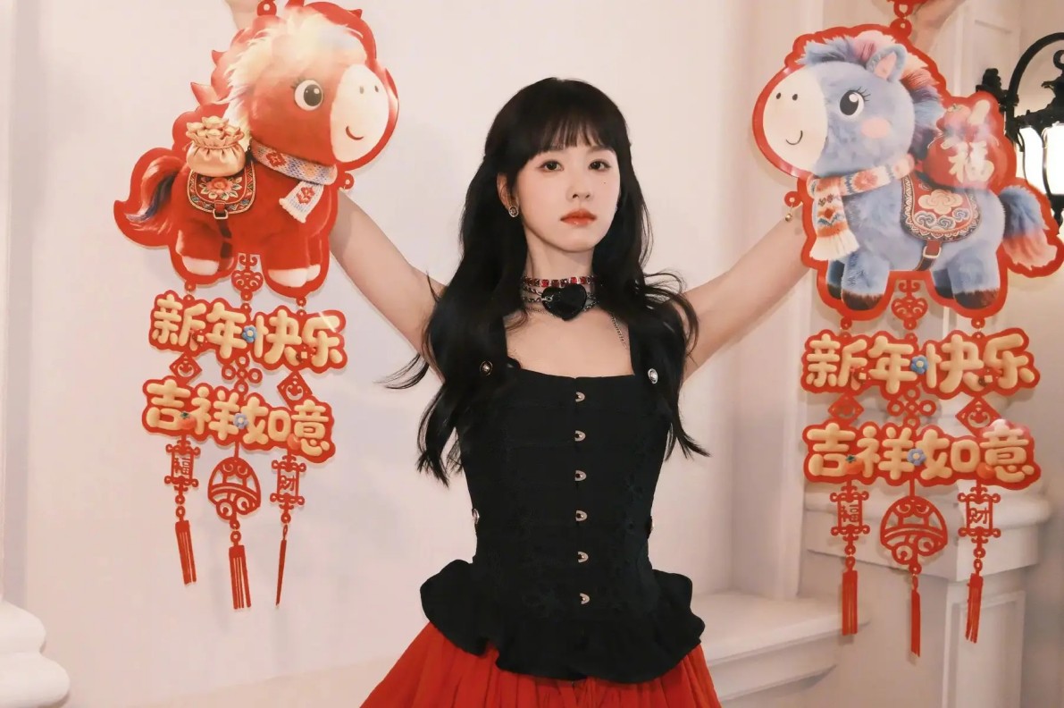 一只看不见的手，把机器人推上了春晚