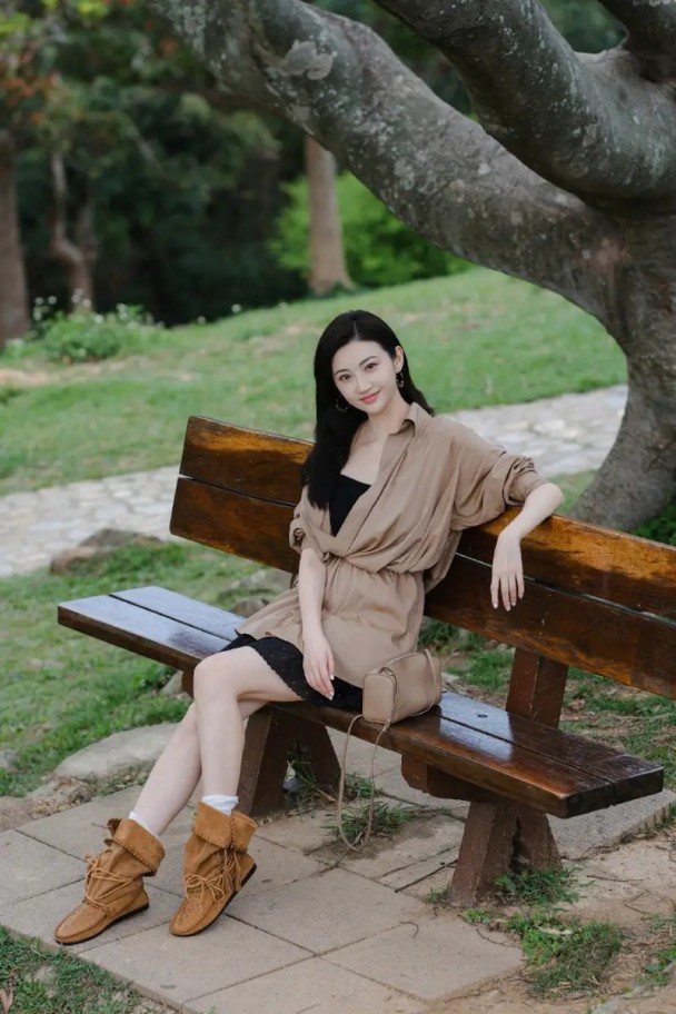 心酸离巢！TVB“打女”李君妍官宣告别16年东家，内向不敢自荐，看透瓶颈早留后路