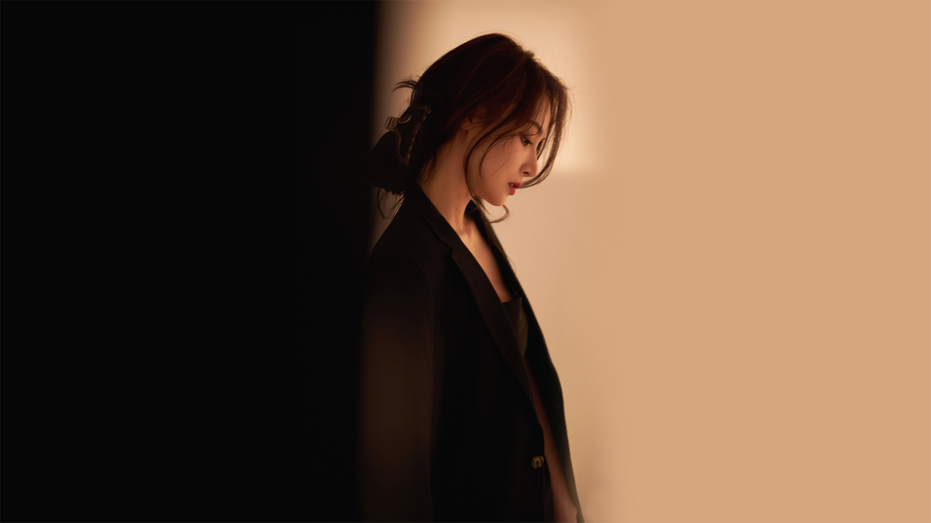 《雀骨》爆火出圈！18岁艾米首挑女主太惊艳，灵动演技+曼妙身材双向封神